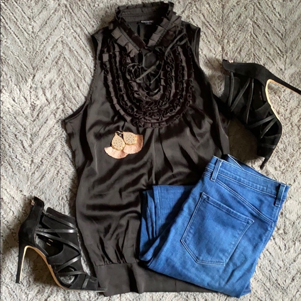 Women’s sleeveless blouse, M